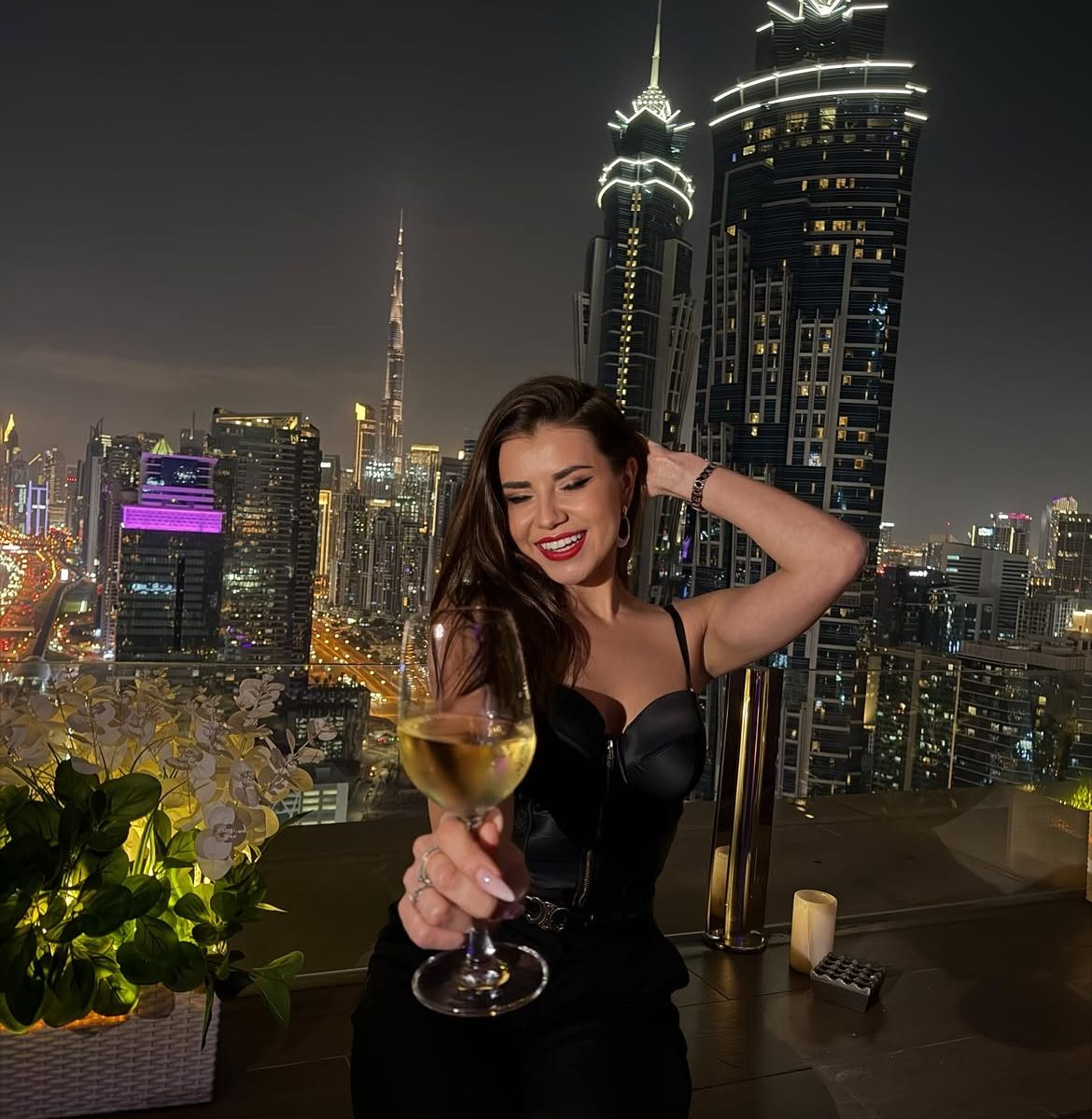 What-it-feels-like-to-dine-on-the-44th-floor-with-Burj-Khalifa-views-in-Dubai-babiole