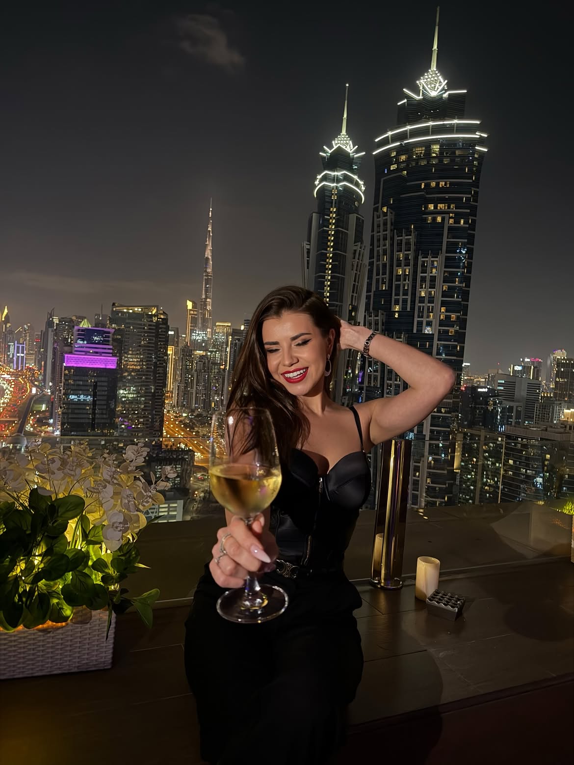 What-it-feels-like-to-dine-on-the-44th-floor-with-Burj-Khalifa-views-in-Dubai-babiole